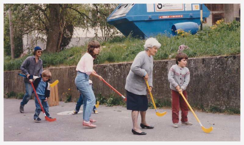 1987_am_Unihockey_spielen.jpg