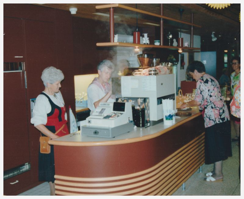 1993-09_in_Cafeteria_Seon.jpg